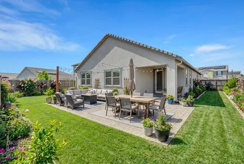 Exterior - 864 Loon St, Lathrop, CA 95330 photo 10 of 10