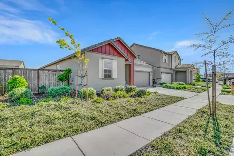 Exterior - 864 Loon St, Lathrop, CA 95330 photo 5 of 10