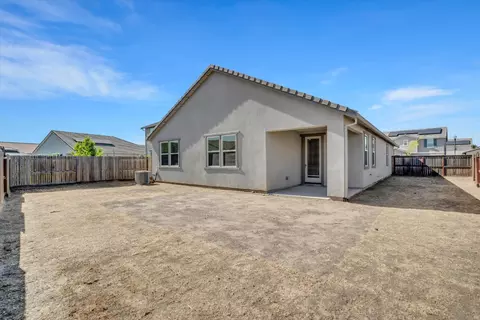 Exterior - 864 Loon St, Lathrop, CA 95330 photo 9 of 10