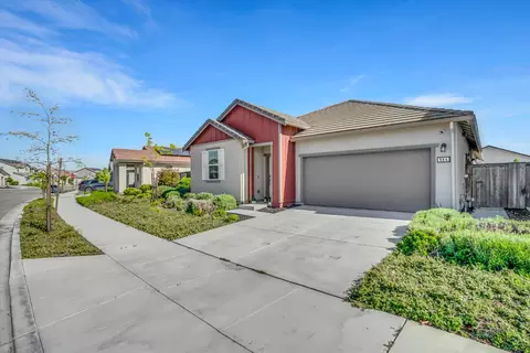 Exterior - 864 Loon St, Lathrop, CA 95330 photo 4 of 10