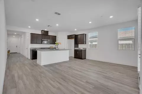 Entry Way - 864 Loon St, Lathrop, CA 95330 photo 4 of 4