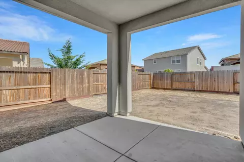 Exterior - 864 Loon St, Lathrop, CA 95330 photo 6 of 10