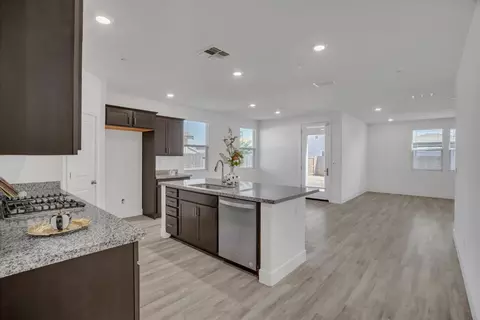 Entry Way - 864 Loon St, Lathrop, CA 95330 photo 3 of 4