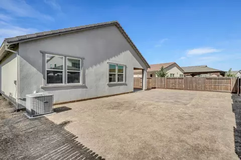 Exterior - 864 Loon St, Lathrop, CA 95330 photo 8 of 10