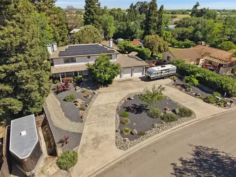 11530 Oak Hill Dr, Oakdale, CA 95361