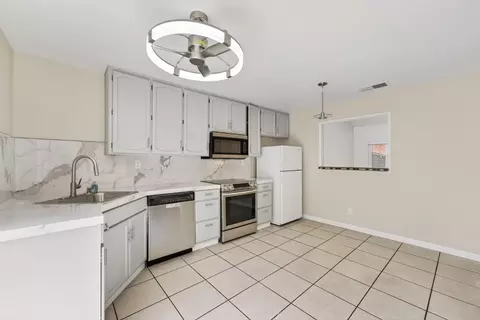 Kitchen - 2104 Sharon Way, Modesto, CA 95350 photo 3 of 5