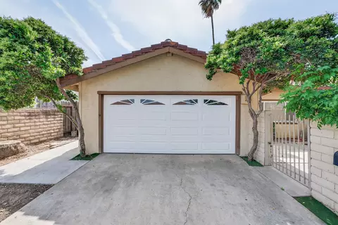 Exterior - 2104 Sharon Way, Modesto, CA 95350 photo 4 of 10