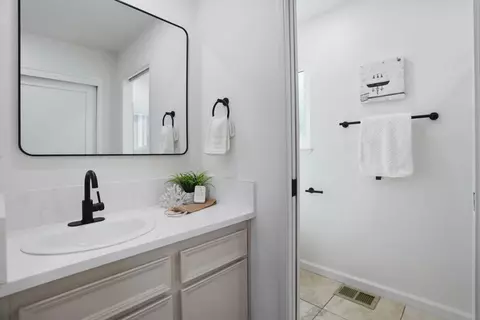 Bath - 2029 Venus Dr, Ceres, CA 95307 photo 2 of 4