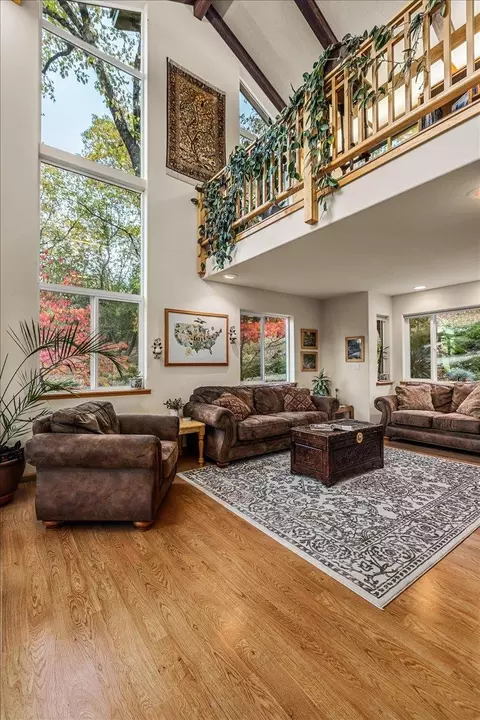 Living - 14446 Perimeter Rd, Grass Valley, CA 95949 photo 2 of 3