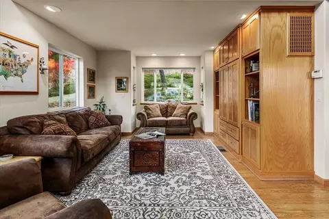 Living - 14446 Perimeter Rd, Grass Valley, CA 95949 photo 3 of 3