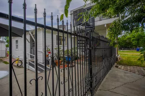 Exterior - 417 Maple St, Modesto, CA 95351 photo 3 of 8