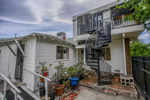 Exterior - 417 Maple St, Modesto, CA 95351 photo 5 of 8