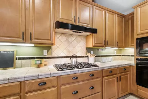 Kitchen - 7708 Ocean Park Dr, Antelope, CA 95843 photo 3 of 5