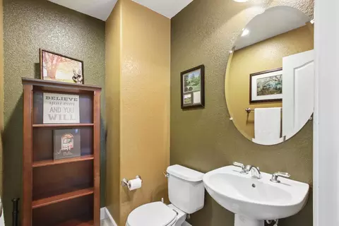 Bath - 7708 Ocean Park Dr, Antelope, CA 95843 photo 1 of 7