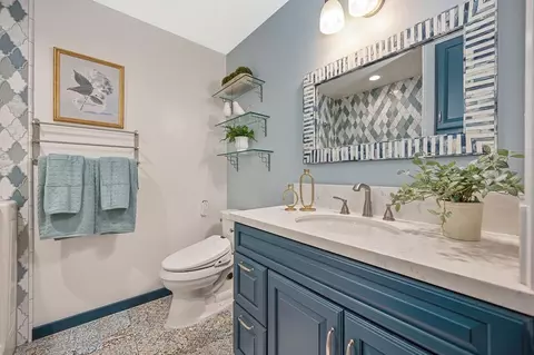 Bath - 1509 Union Dr, Davis, CA 95616 photo 2 of 2