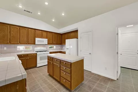 Kitchen - 69 Reynolds Way, Lodi, CA 95242 photo 2 of 3