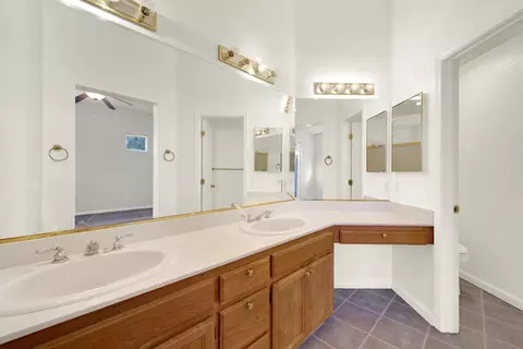 Bath - 69 Reynolds Way, Lodi, CA 95242 photo 1 of 3