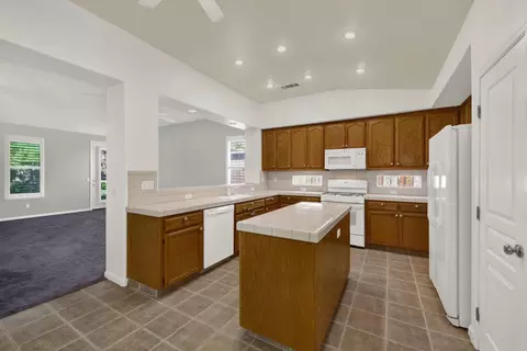 Kitchen - 69 Reynolds Way, Lodi, CA 95242 photo 1 of 3