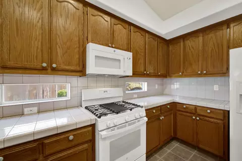 Kitchen - 69 Reynolds Way, Lodi, CA 95242 photo 3 of 3