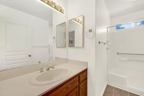 Bath - 69 Reynolds Way, Lodi, CA 95242 photo 3 of 3