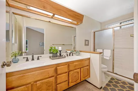 Bath - 129 Rambling Dr, Folsom, CA 95630 photo 3 of 4