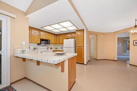 Kitchen - 129 Rambling Dr, Folsom, CA 95630 photo 5 of 6