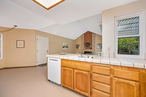 Kitchen - 129 Rambling Dr, Folsom, CA 95630 photo 2 of 6