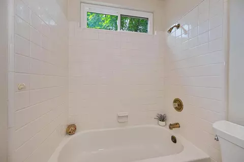 Bath - 129 Rambling Dr, Folsom, CA 95630 photo 2 of 4