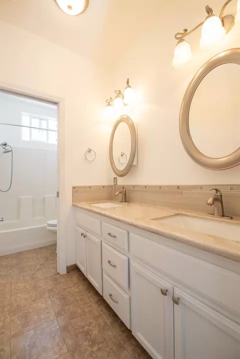 Bath - 3601 Chant Dr, Modesto, CA 95355 photo 3 of 3
