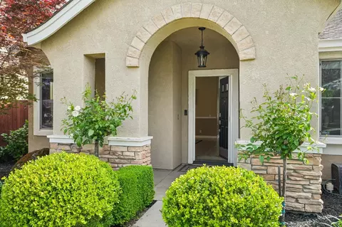 Entry Way - 164 Legacy St, Manteca, CA 95337 photo 1 of 2