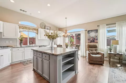 Kitchen - 164 Legacy St, Manteca, CA 95337 photo 1 of 2
