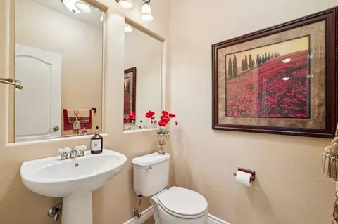 Bath - 164 Legacy St, Manteca, CA 95337 photo 2 of 4