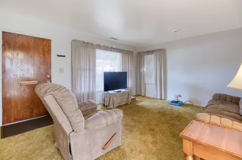 Living - 1612 Waverly Dr, Modesto, CA 95358 photo 1 of 4