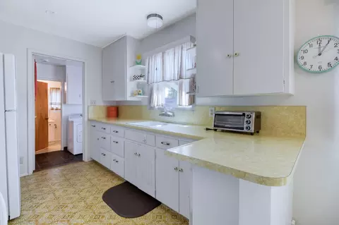 Kitchen - 1612 Waverly Dr, Modesto, CA 95358 photo 3 of 3