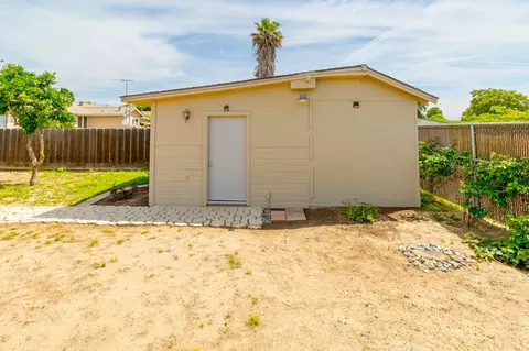 Exterior - 1612 Waverly Dr, Modesto, CA 95358 photo 4 of 6