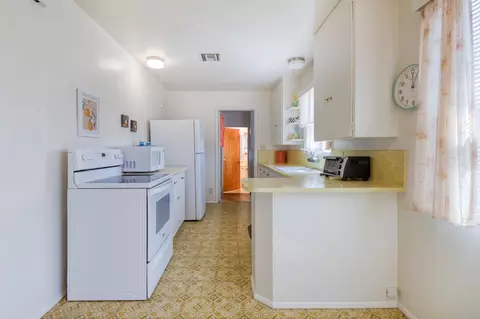 Kitchen - 1612 Waverly Dr, Modesto, CA 95358 photo 2 of 3