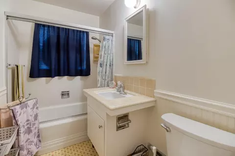 Bath - 1612 Waverly Dr, Modesto, CA 95358 photo 2 of 2