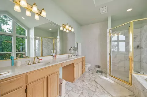 Bath - 2358 Deer Ravine Ct, Cool, CA 95614 photo 4 of 6