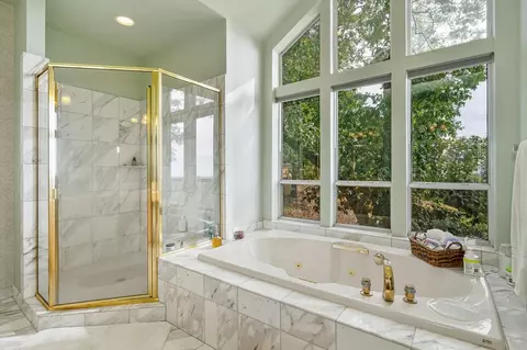 Bath - 2358 Deer Ravine Ct, Cool, CA 95614 photo 5 of 6