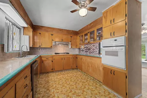 Kitchen - 1458 Gilstrap Ave, Gridley, CA 95948 photo 2 of 4