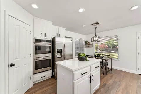 Kitchen - 735 King Way, Folsom, CA 95630 photo 3 of 5