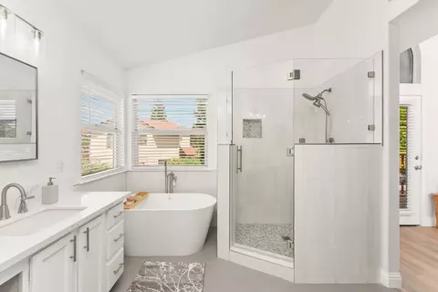 Bath - 735 King Way, Folsom, CA 95630 photo 3 of 5