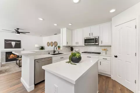 Kitchen - 735 King Way, Folsom, CA 95630 photo 4 of 5