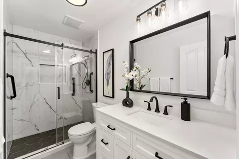 Bath - 735 King Way, Folsom, CA 95630 photo 2 of 5