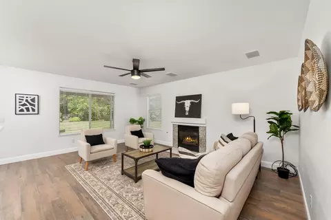 Living - 735 King Way, Folsom, CA 95630 photo 3 of 3