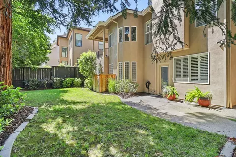 Exterior - 1610 Arden Bluffs Ln, Carmichael, CA 95608 photo 5 of 11