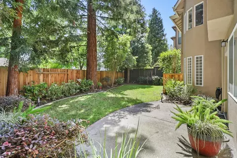 Exterior - 1610 Arden Bluffs Ln, Carmichael, CA 95608 photo 4 of 11