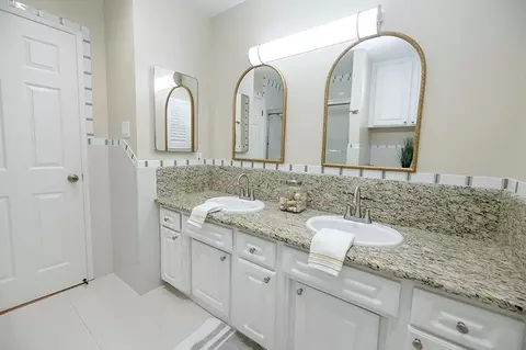 Bath - 302 Leveland Ln, Modesto, CA 95350 photo 4 of 5