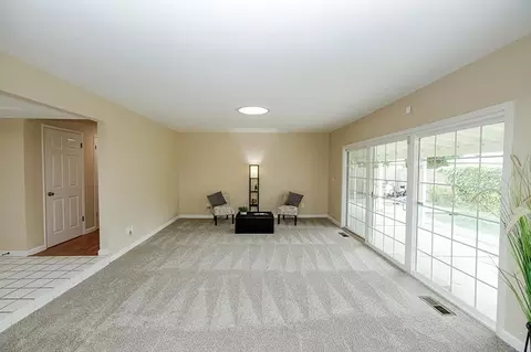 Living - 302 Leveland Ln, Modesto, CA 95350 photo 2 of 5