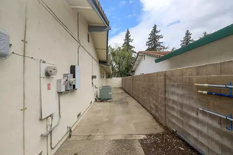 Exterior - 302 Leveland Ln, Modesto, CA 95350 photo 5 of 6
